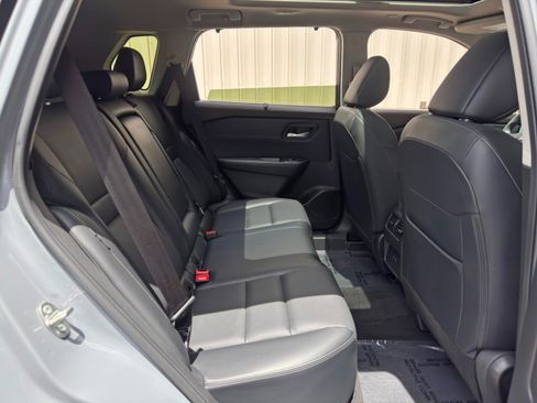 Used 2023 Nissan Rogue SV w/ SV Premium B Package FWD image 35