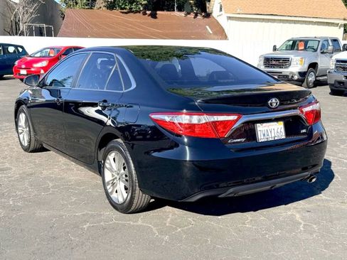 Used 2017 Toyota Camry SE image 4