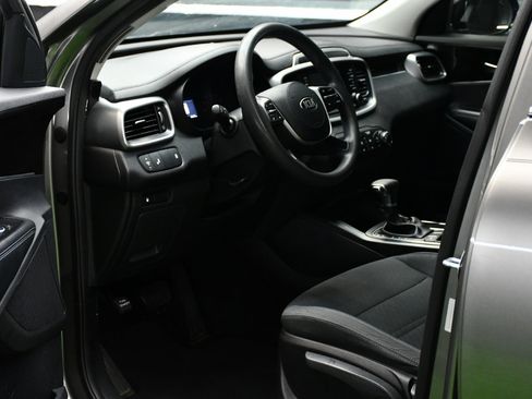 Used 2019 Kia Sorento LX image 17