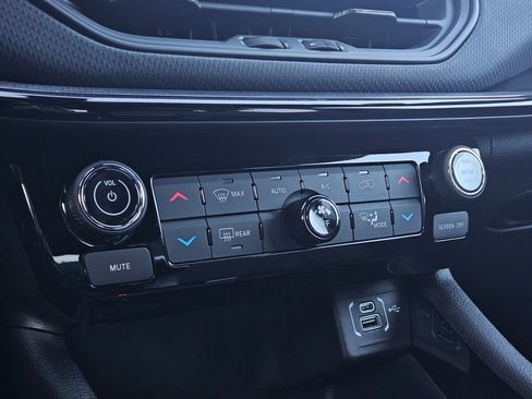 New 2026 Jeep Compass Limited image 19