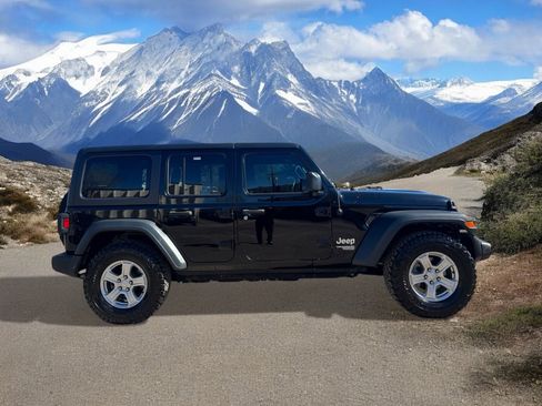 Used 2018 Jeep Wrangler Unlimited Sport S image 6