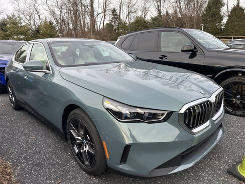 New 2026 BMW 530i xDrive w/ Premium Package image 2