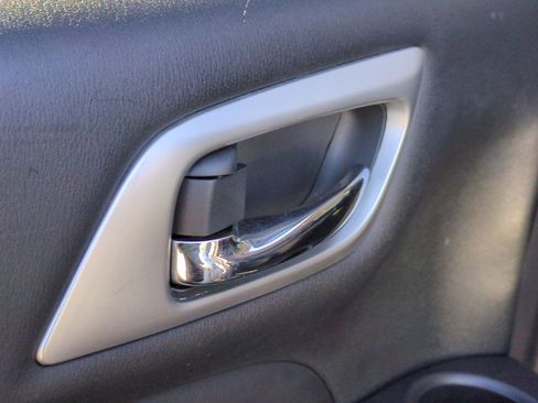 Used 2020 Nissan Pathfinder SV w/ Rock Creek Edition image 28