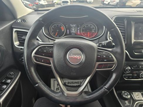 Used 2019 Jeep Cherokee Latitude Plus w/ Comfort/Convenience Group image 7