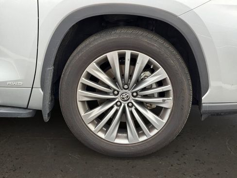 Used 2023 Toyota Highlander Platinum AWD/4WD image 9