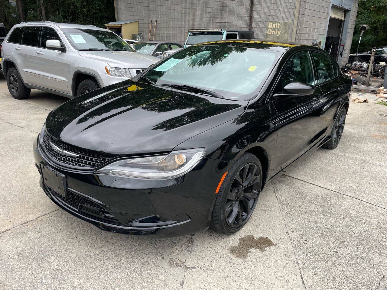 Used 2015 Chrysler 200 S w/ Comfort Group FWD image 2