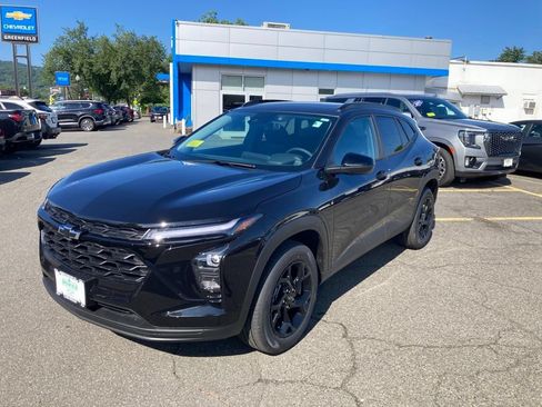 New 2026 Chevrolet Trax LT w/ Sunroof Package FWD image 3