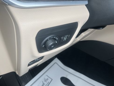 Used 2024 Jeep Grand Cherokee Limited image 14