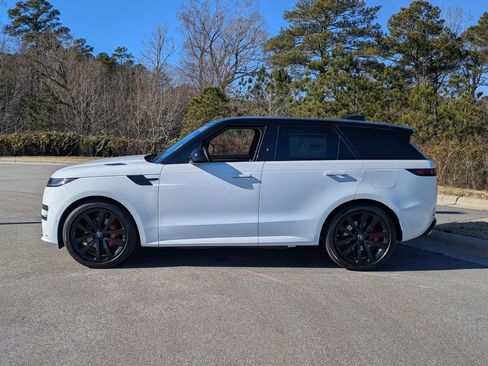 New 2025 Land Rover Range Rover Sport Dynamic SE image 8