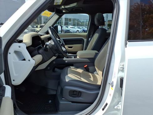 Used 2022 Land Rover Defender 110 X-Dynamic SE image 9