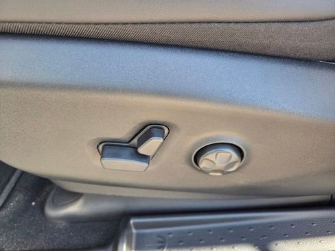 New 2026 Chrysler Pacifica Select image 4