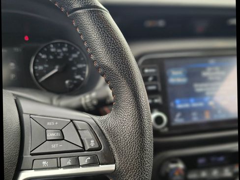 Used 2021 Nissan Kicks SR image 15