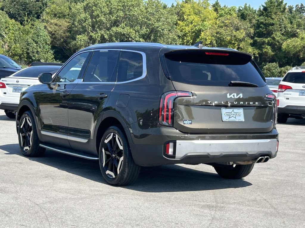 Used 2023 Kia Telluride EX w/ EX Captain's Chair Package FWD image 5