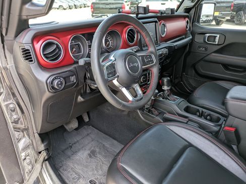 Used 2023 Jeep Gladiator Rubicon w/ Cold Weather Group image 9
