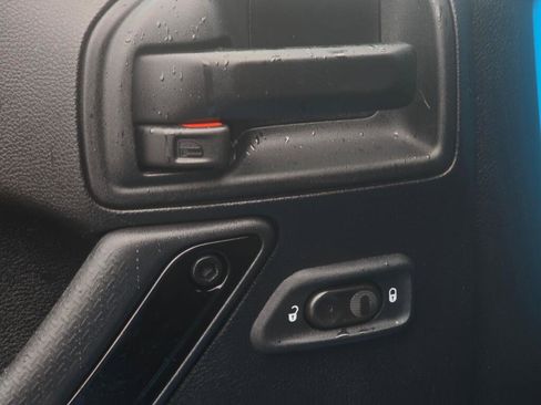 Used 2017 Jeep Wrangler Unlimited Sahara AWD/4WD image 37