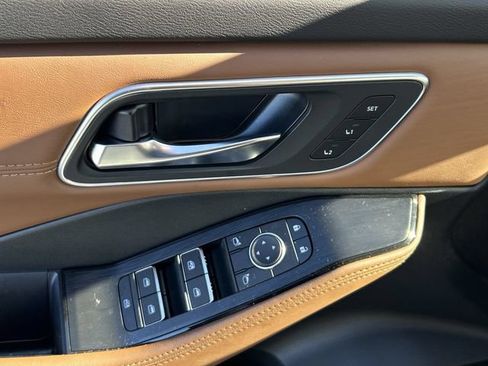 Certified 2025 Nissan Rogue Platinum w/ Tech Package AWD/4WD image 16