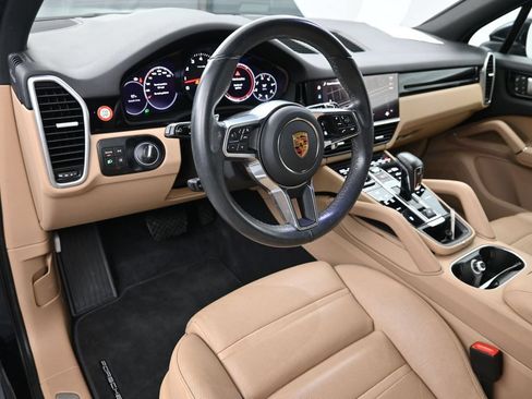 Certified 2023 Porsche Cayenne AWD/4WD image 4