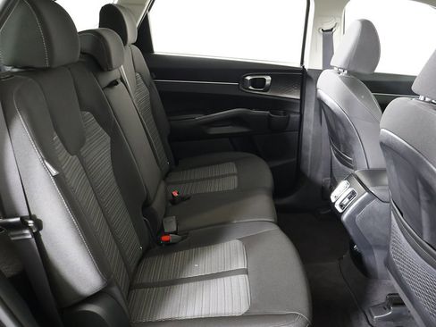 Used 2025 Kia Sorento LX image 31
