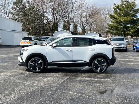 New 2025 Nissan Kicks SR image 9