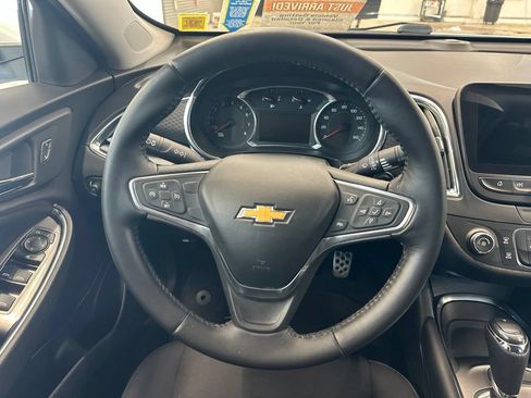 Used 2017 Chevrolet Malibu LT FWD image 8