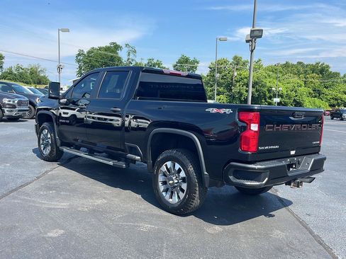 Used 2022 Chevrolet Silverado 2500 Custom w/ Custom Value Package AWD/4WD image 3