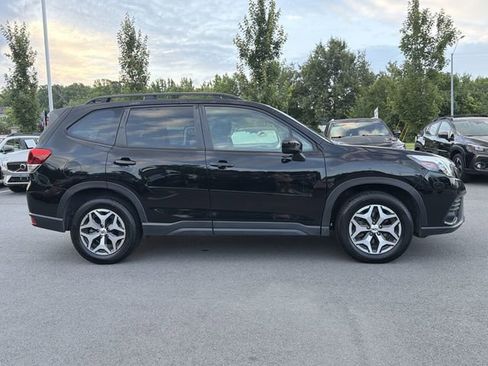 Used 2023 Subaru Forester Premium AWD/4WD image 3