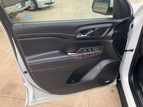 Used 2023 GMC Acadia Denali w/ Denali Technology Package image 4