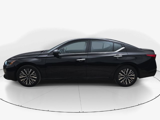 Used 2025 Nissan Altima 2.5 SV FWD image 9
