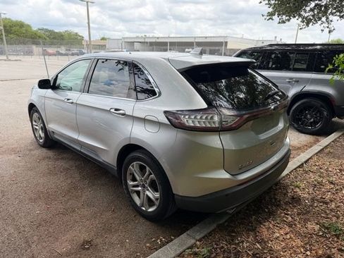 Used 2018 Ford Edge Titanium FWD image 4