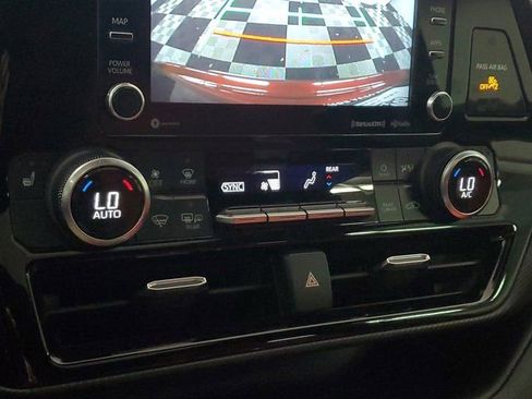 Used 2021 Toyota Highlander XSE FWD image 27