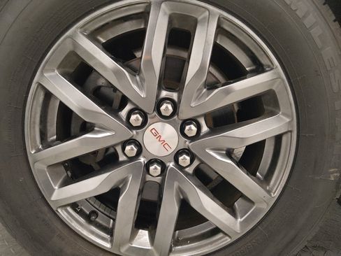 Used 2017 GMC Acadia SLT w/ LPO, Cargo Package FWD image 31