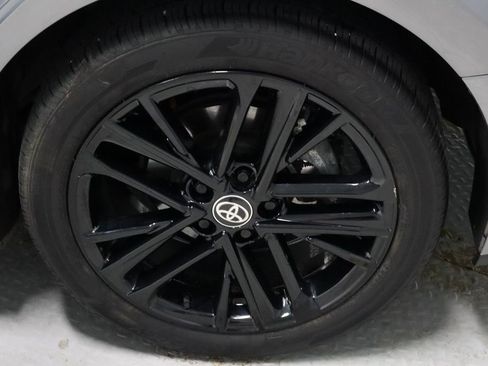 Used 2025 Toyota Camry SE AWD/4WD image 18