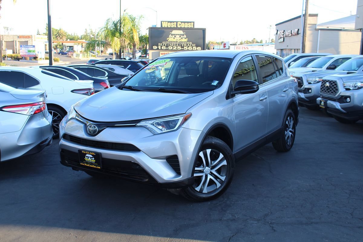 Used 2018 Toyota RAV4 LE FWD image 37