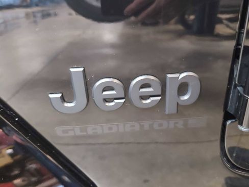 Used 2024 Jeep Gladiator Sport image 29