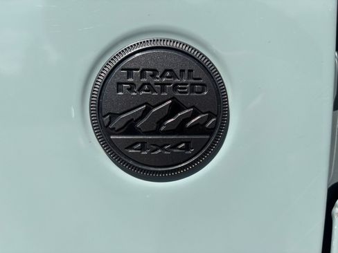 Used 2023 Jeep Gladiator Sport AWD/4WD image 33