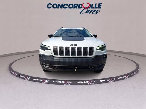 Used 2022 Jeep Cherokee Trailhawk w/ Comfort/Convenience Group AWD/4WD image 2