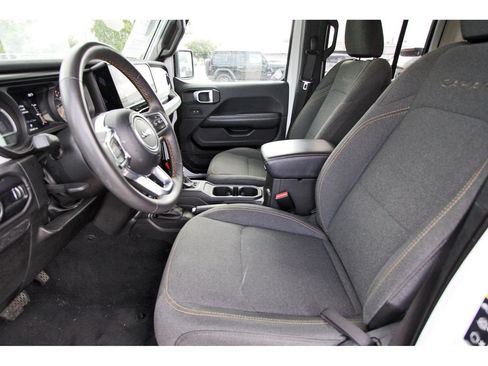 Used 2024 Jeep Wrangler Unlimited Sahara AWD/4WD image 6