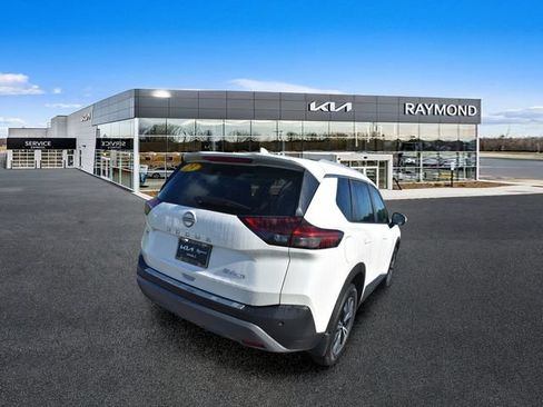 Used 2023 Nissan Rogue SV w/ SV Premium Package AWD/4WD image 3