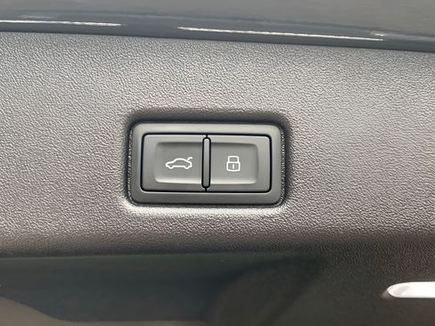 Used 2025 Audi Q5 Premium AWD/4WD image 45