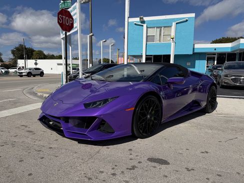 Used 2020 Lamborghini Huracan EVO image 2