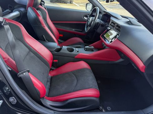 Certified 2024 Nissan Z Performance w/ Floor Mat Package image 9