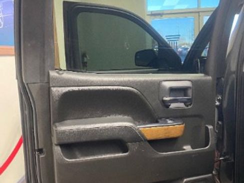 Used 2018 Chevrolet Silverado 1500 LTZ image 17