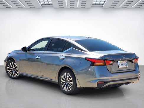 Used 2024 Nissan Altima 2.5 SV FWD image 6
