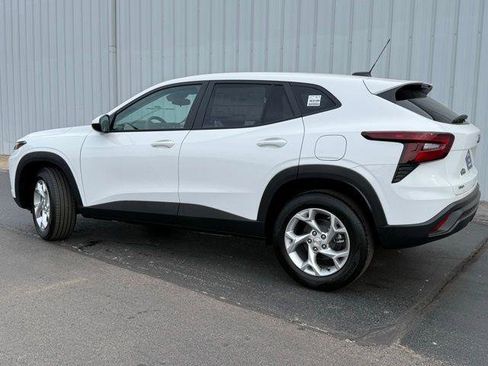 New 2026 Chevrolet Trax LS FWD image 2