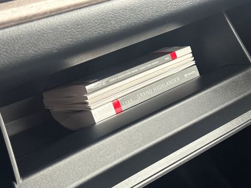 Used 2024 Toyota Grand Highlander Limited image 31