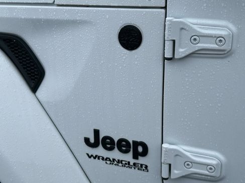 Certified 2022 Jeep Wrangler Unlimited Sahara AWD/4WD image 20