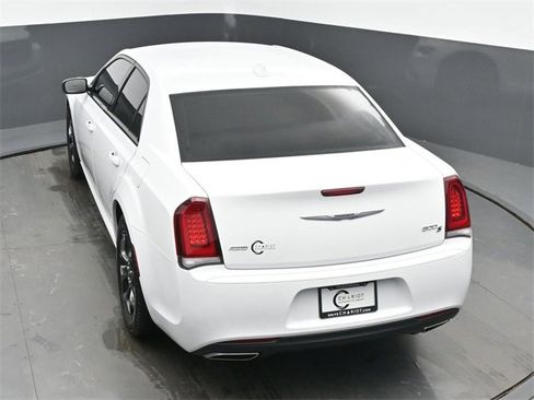 Used 2019 Chrysler 300 S image 41