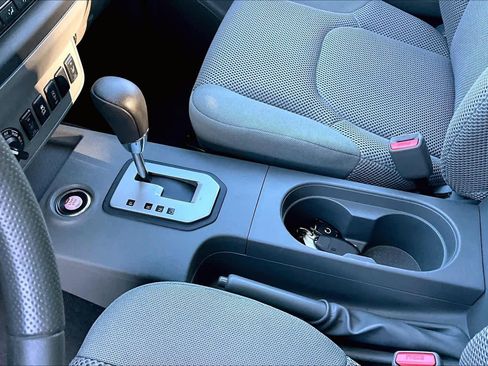 Used 2021 Nissan Frontier SV w/ Midnight Edition Floor Mats AWD/4WD image 15