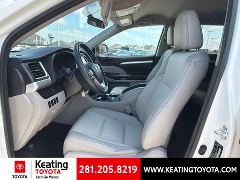 Used 2016 Toyota Highlander Plus FWD image 10