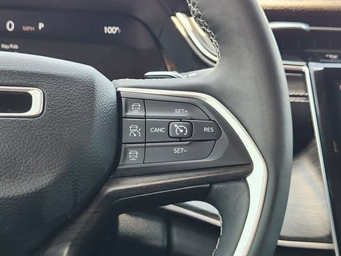 Used 2024 Jeep Grand Cherokee L Limited w/ Luxury Tech Group II AWD/4WD image 29